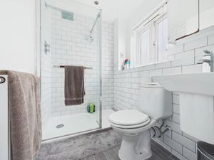 En-suite- click for photo gallery